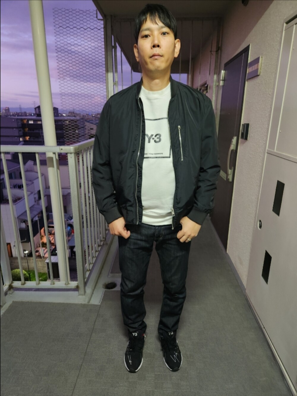 「H&M、Y-3、リーバイス、秋コーデ、ジップアップブルゾン、U SQUARE LABEL GRAPHIC CREW SWEATSHIRT、511リジット、FYW S-97、マイブーム、ホワイトカラー」｜「H&Mのアイテム（ブルゾン、ブラック系）」を使った、akkunn_akkunnさん（メンズ・180cm）の秋コーディネートの3枚目の写真