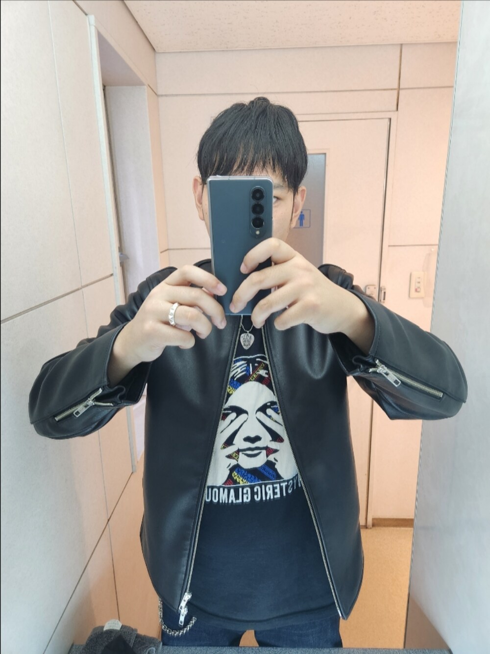 「SHIPS、ヒステリックグラマー、リーバイスMade&Crafted、コンバース、初秋コーデ、ラムレザーシングルライダース、SEE NO EVIL刺繍Tシャツ、511MADE IN JAPAN、CT70、ピック型ネックレス、ウォレットチェーン、ロックテイスト、したいカッコ!、秋っぽコーデ更新中」|「SHIPSのSHIPS: ラムレザー シングル ライダース ジャケット(ライダースジャケット、ブラック系)」を使った、akkunn_akkunnさん(メンズ・180cm)の秋コーディネートの2枚目の写真