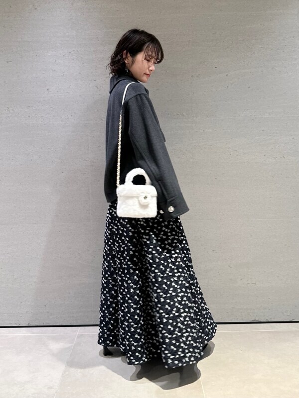「骨格ウェーブ、ジャガード、イエベ春、イエローベース、冬の一押しニット、花柄アイテム、アウター、スカート、モノトーンコーデ、デートコーデ、柄アイテム、低身長コーデ、ビジュー」|「LILY BROWNのウールジャケットコート(その他アウター、グレー系)」を使った、LILY BROWNさん(レディース・152cm)の冬コーディネートの3枚目の写真