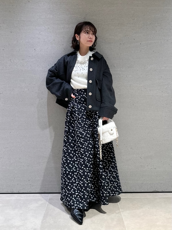 「骨格ウェーブ、ジャガード、イエベ春、イエローベース、冬の一押しニット、花柄アイテム、アウター、スカート、モノトーンコーデ、デートコーデ、柄アイテム、低身長コーデ、ビジュー」|「LILY BROWNのウールジャケットコート(その他アウター、グレー系)」を使った、LILY BROWNさん(レディース・152cm)の冬コーディネートの6枚目の写真