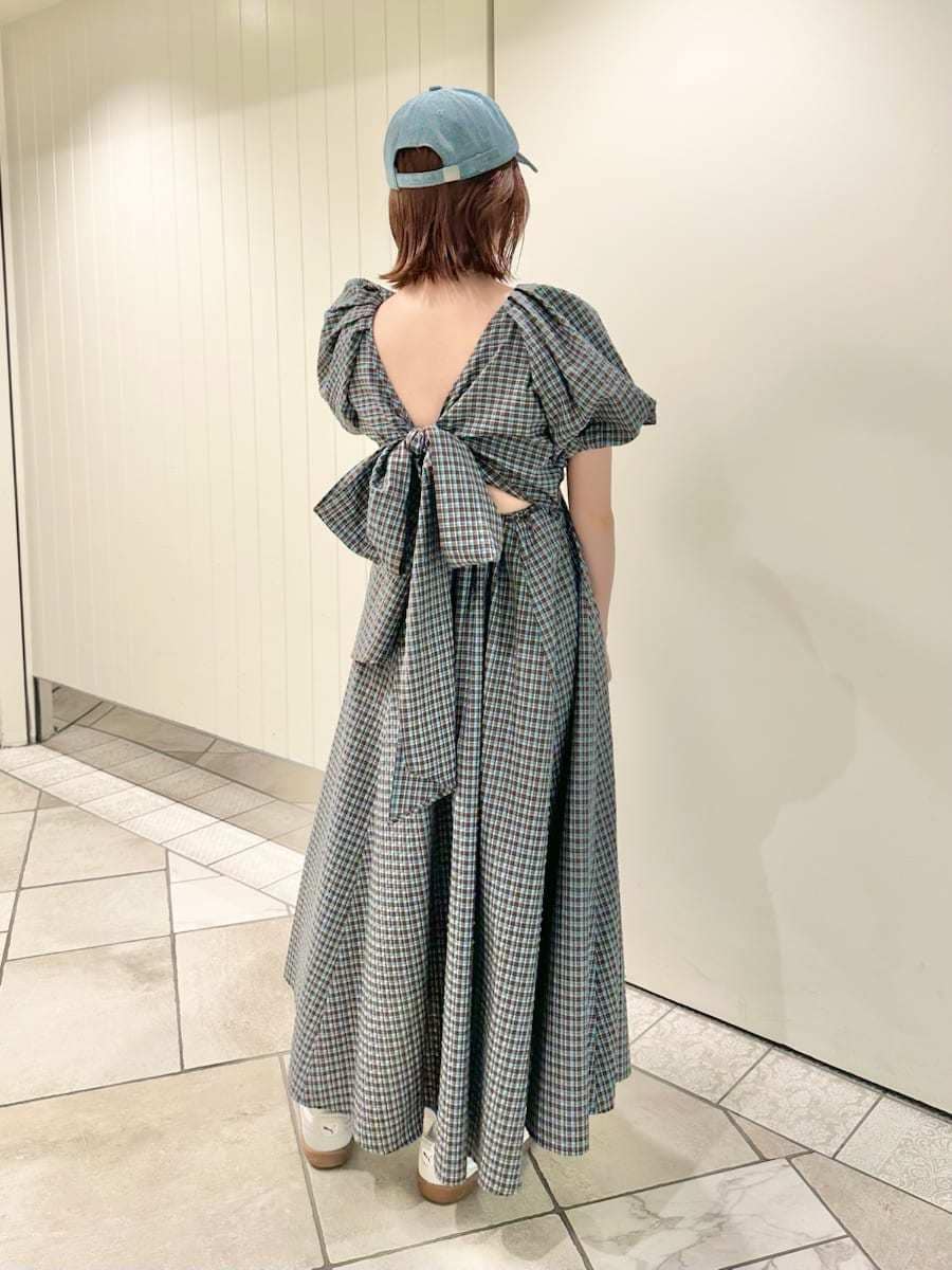 「骨格ナチュラル、イエベ春、春コーディネート、リラックス、ワンピース、夏コーデ、カラーコディネート、カジュアルテイスト、チェック」｜「LILY BROWNのバックリボンボリュームスリーブワンピース（ワンピース、その他）」を使った、LILY BROWNさん（レディース・160cm）の春コーディネートの4枚目の写真