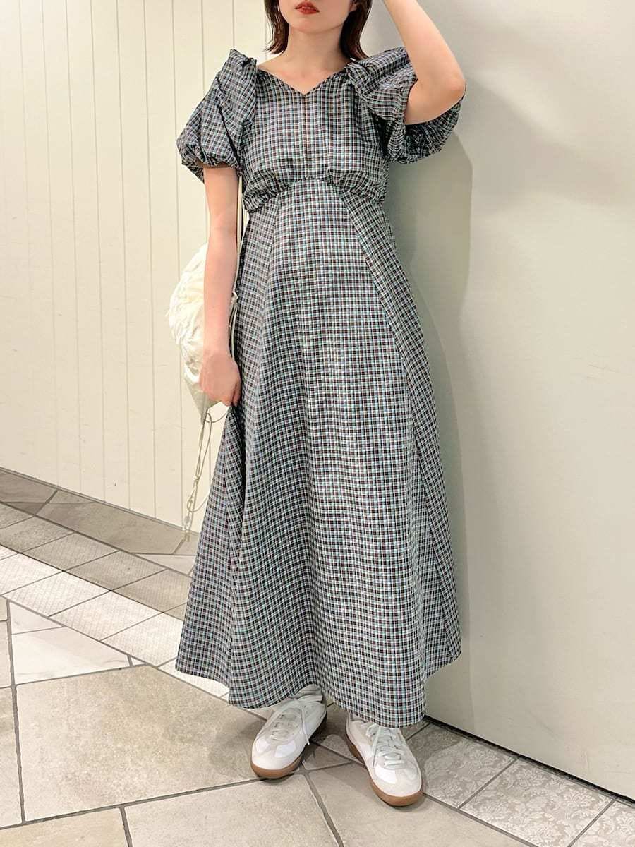 「骨格ナチュラル、イエベ春、春コーディネート、リラックス、ワンピース、夏コーデ、カラーコディネート、カジュアルテイスト、チェック」｜「LILY BROWNのバックリボンボリュームスリーブワンピース（ワンピース、その他）」を使った、LILY BROWNさん（レディース・160cm）の春コーディネートの2枚目の写真