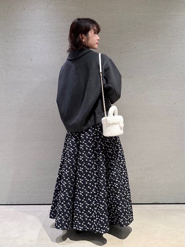 「骨格ウェーブ、ジャガード、イエベ春、イエローベース、冬の一押しニット、花柄アイテム、アウター、スカート、モノトーンコーデ、デートコーデ、柄アイテム、低身長コーデ、ビジュー」|「LILY BROWNのウールジャケットコート(その他アウター、グレー系)」を使った、LILY BROWNさん(レディース・152cm)の冬コーディネートの2枚目の写真