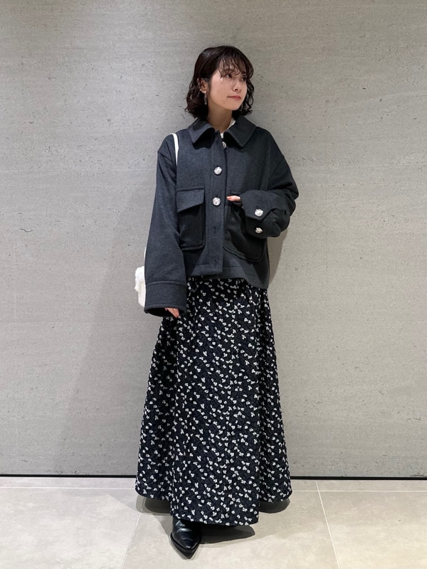「骨格ウェーブ、ジャガード、イエベ春、イエローベース、冬の一押しニット、花柄アイテム、アウター、スカート、モノトーンコーデ、デートコーデ、柄アイテム、低身長コーデ、ビジュー」|「LILY BROWNのウールジャケットコート(その他アウター、グレー系)」を使った、LILY BROWNさん(レディース・152cm)の冬コーディネートの4枚目の写真