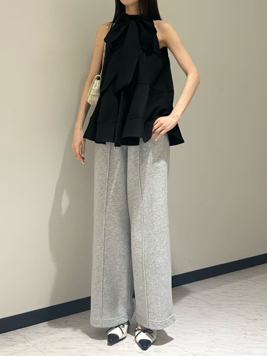 「骨格ウェーブ、ブラウス、夏コーデ、ボウタイ、シアー素材」｜「LILY BROWNのティアードアメスリトップス（シャツ/ブラウス、ブラック系）」を使った、LILY BROWNさん（レディース・163cm）の春コーディネートの2枚目の写真