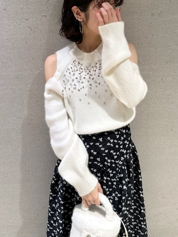 「骨格ウェーブ、ジャガード、イエベ春、イエローベース、冬の一押しニット、花柄アイテム、アウター、スカート、モノトーンコーデ、デートコーデ、柄アイテム、低身長コーデ、ビジュー」|「LILY BROWNのウールジャケットコート(その他アウター、グレー系)」を使った、LILY BROWNさん(レディース・152cm)の冬コーディネートの9枚目の写真