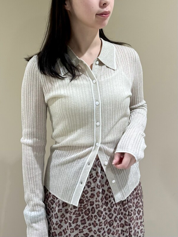 「春コーディネート、透けトップス、スカート、ヴィンテージファッション、柄アイテム」｜「LILY BROWNのランダムリブペプラムポロニット（ニット/セーター、ホワイト系）」を使った、LILY BROWNさん（レディース・155cm）の春コーディネートの5枚目の写真