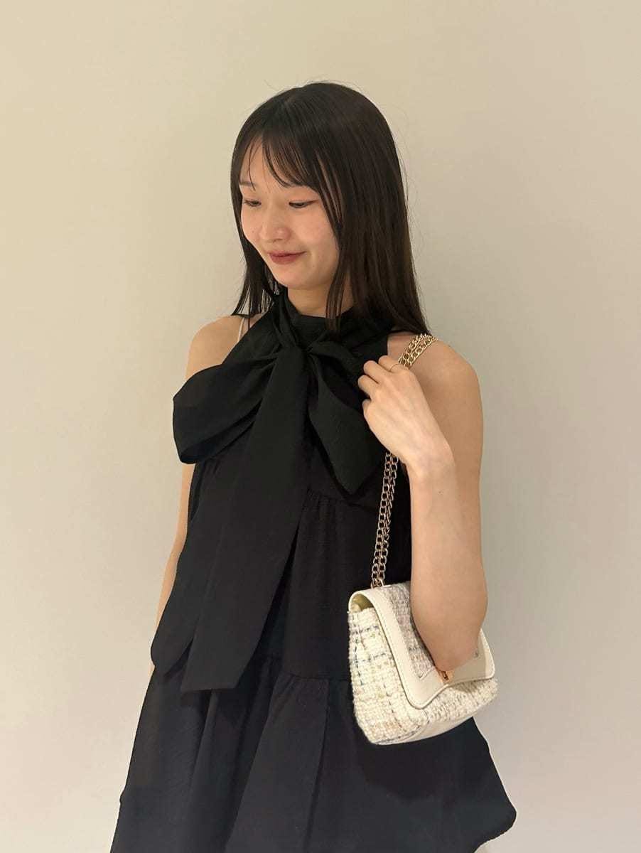 「骨格ウェーブ、ブラウス、夏コーデ、ボウタイ、シアー素材」｜「LILY BROWNのティアードアメスリトップス（シャツ/ブラウス、ブラック系）」を使った、LILY BROWNさん（レディース・163cm）の春コーディネートの6枚目の写真