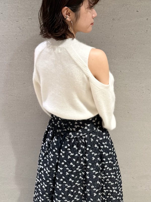 「骨格ウェーブ、ジャガード、イエベ春、イエローベース、冬の一押しニット、花柄アイテム、アウター、スカート、モノトーンコーデ、デートコーデ、柄アイテム、低身長コーデ、ビジュー」|「LILY BROWNのウールジャケットコート(その他アウター、グレー系)」を使った、LILY BROWNさん(レディース・152cm)の冬コーディネートの10枚目の写真