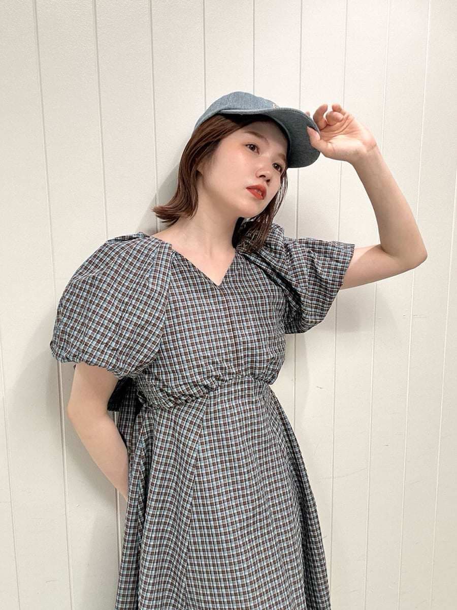 「骨格ナチュラル、イエベ春、春コーディネート、リラックス、ワンピース、夏コーデ、カラーコディネート、カジュアルテイスト、チェック」｜「LILY BROWNのバックリボンボリュームスリーブワンピース（ワンピース、その他）」を使った、LILY BROWNさん（レディース・160cm）の春コーディネートの8枚目の写真
