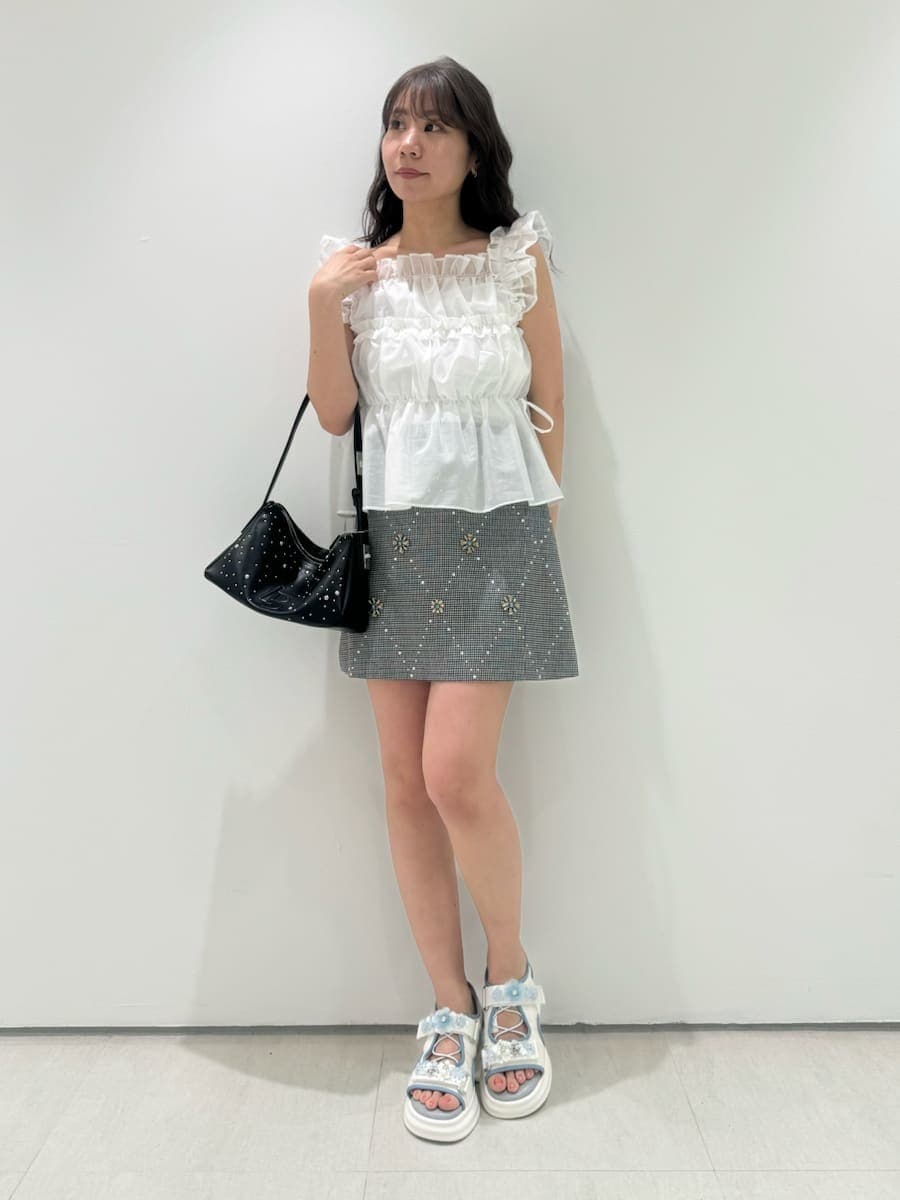 LILY BROWNさんの「[L.B CANDY STOCK]フラワービジューミニスカート（LILY BROWN）」を使ったコーディネートの4枚目の写真