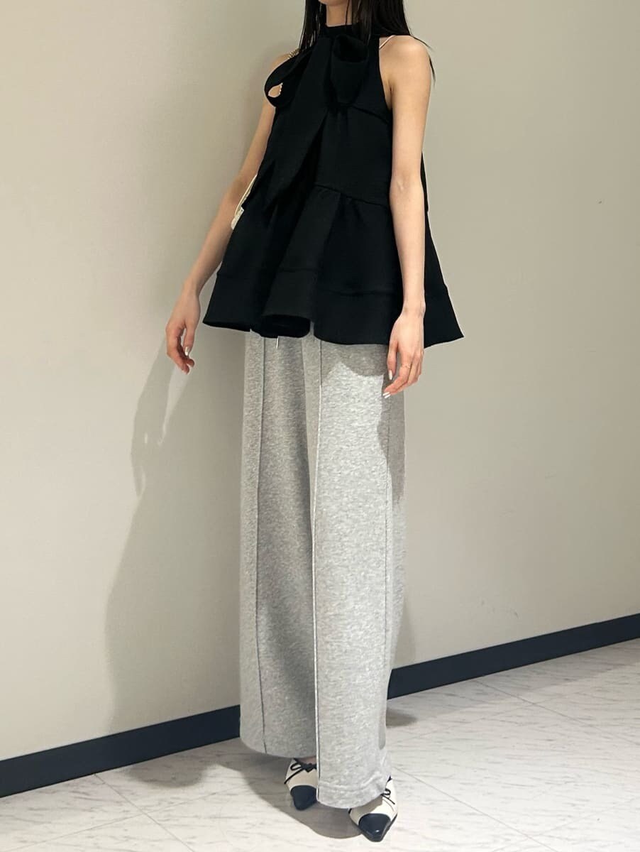 「骨格ウェーブ、ブラウス、夏コーデ、ボウタイ、シアー素材」｜「LILY BROWNのティアードアメスリトップス（シャツ/ブラウス、ブラック系）」を使った、LILY BROWNさん（レディース・163cm）の春コーディネートの4枚目の写真
