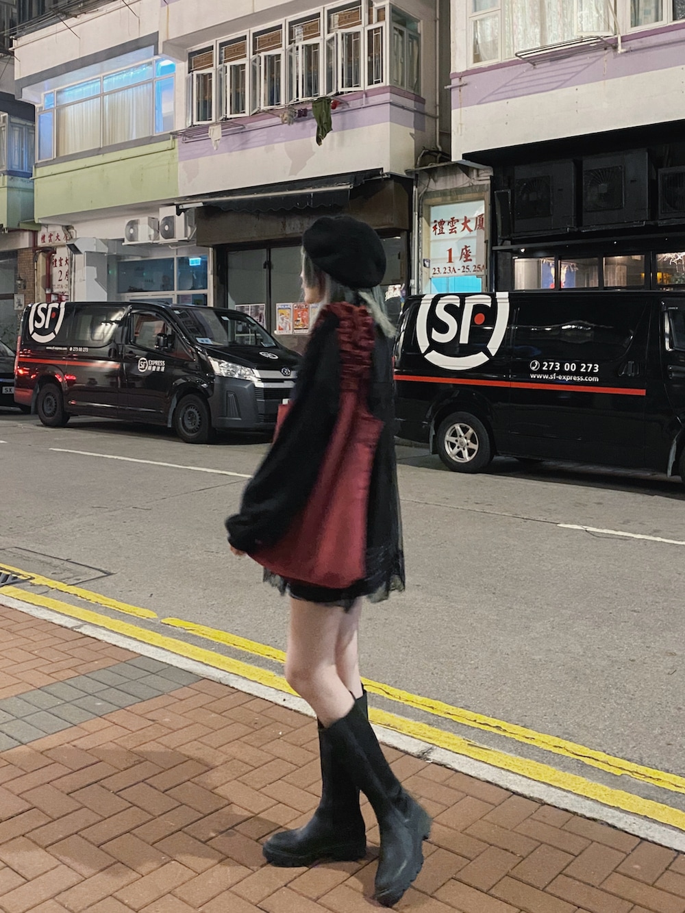 「apres jour mignonのレースドッキングスウェット【ZOZOTOWN限定アイテム】（スウェット、ブラック系）」を使った、cheuuuukさん（レディース・168cm）の冬コーディネートの2枚目の写真