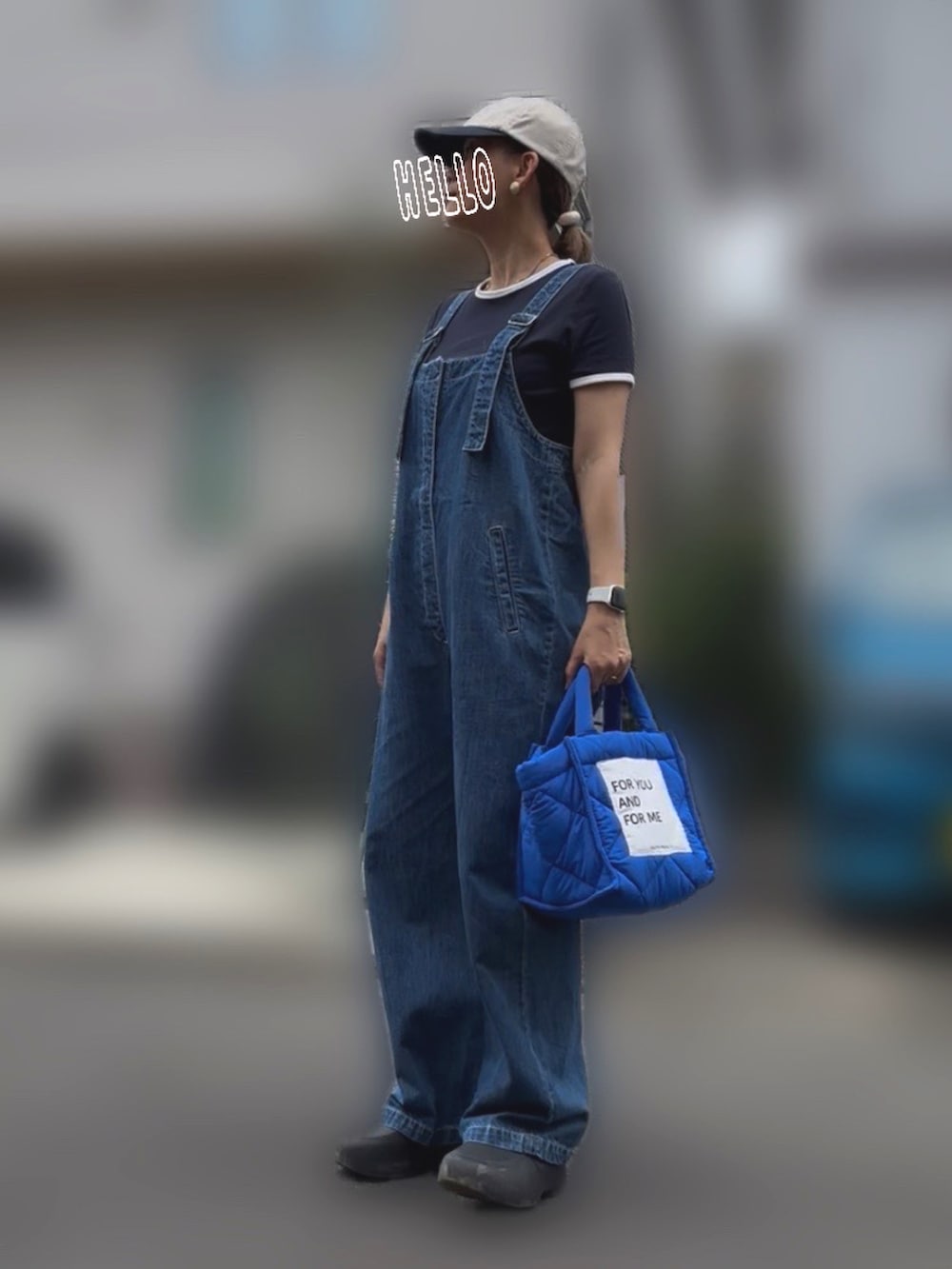 「キャップ、リンガーTシャツ、オーバーオール、トートバッグ、サボ、24度、22度」｜「GUのアイテム（キャップ、ホワイト系）」を使った、記録係さん（レディース・161cm）の夏コーディネートの2枚目の写真