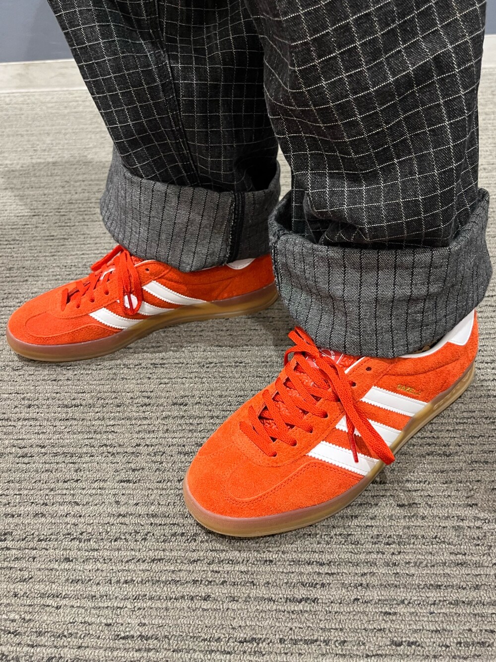 「スニーカー、adidas、アディダス、ナイロンジャケット、adidas originals、ウインドブレーカー、アディカラー、ガゼル」｜「adidasのアディカラー クラシックス ウインドブレーカー（ナイロンジャケット、ベージュ系）」を使った、MS:(さん（メンズ・171cm）の秋コーディネートの5枚目の写真