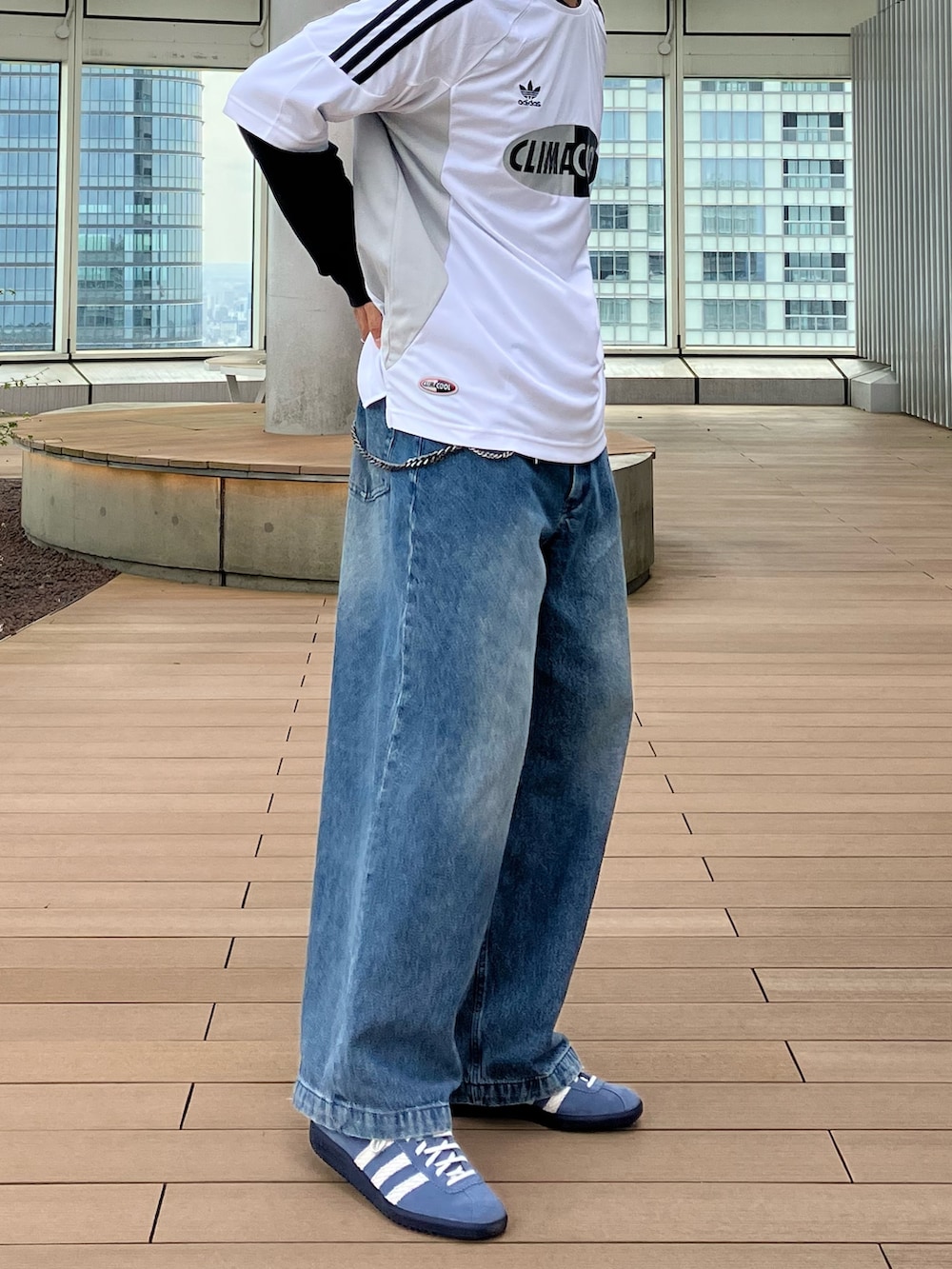 「スニーカー、Tシャツ、adidas、アディダス、adidas originals、ユニフォーム、アディダスオリジナルス、ジャージー、バミューダ、クライマクール」｜「adidasのクライマクール ジャージー / アディダスオリジナルス adidas Originals（Tシャツ/カットソー、ホワイト系）」を使った、MS:(さん（メンズ・171cm）の春コーディネートの2枚目の写真