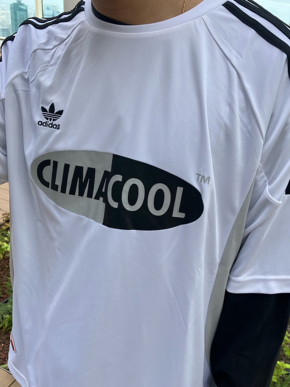 「スニーカー、Tシャツ、adidas、アディダス、adidas originals、ユニフォーム、アディダスオリジナルス、ジャージー、バミューダ、クライマクール」｜「adidasのクライマクール ジャージー / アディダスオリジナルス adidas Originals（Tシャツ/カットソー、ホワイト系）」を使った、MS:(さん（メンズ・171cm）の春コーディネートの4枚目の写真