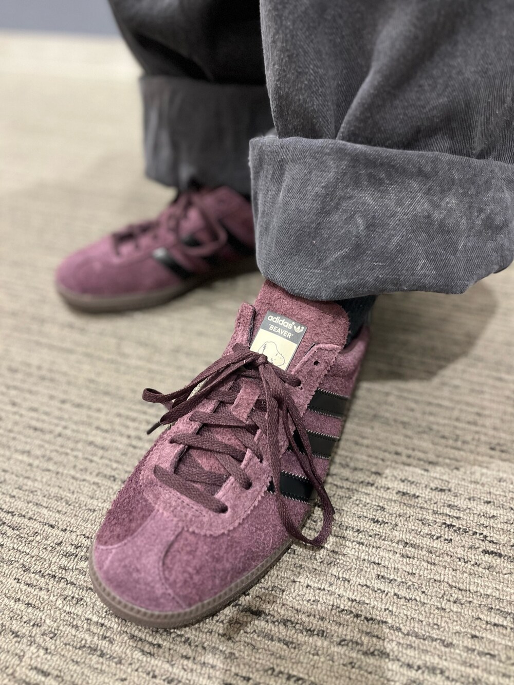 「スニーカー、ジャケット、adidas、アディダス、ベースボールキャップ、adidas originals、ボンバージャケット、アディカラー、ステート シリーズ」｜「adidasのアディカラー クラシック トレフォイル ストーンウォッシュ ベースボールキャップ（キャップ、ブラック系）」を使った、MS:(さん（メンズ・171cm）の秋コーディネートの5枚目の写真