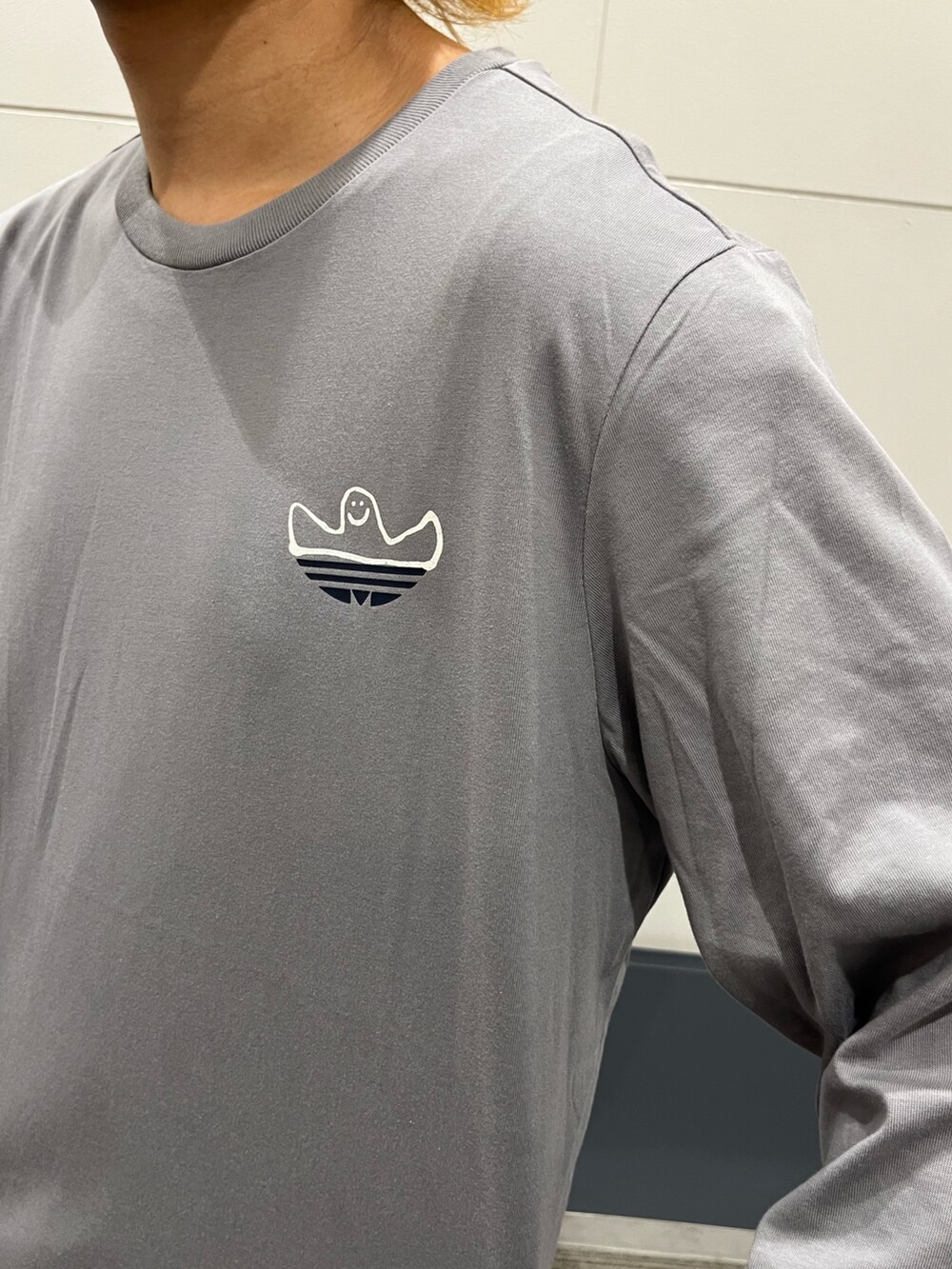 「スニーカー、adidas、ロンT、アディダス、adidas originals、長袖Tシャツ、ガゼル、シュムーフォイル」｜「adidasのガゼル 85 / Gazelle 85 / アディダスオリジナルス adidas Originals（スニーカー、ブラウン系）」を使った、MS:(さん（メンズ・171cm）の秋コーディネートの4枚目の写真