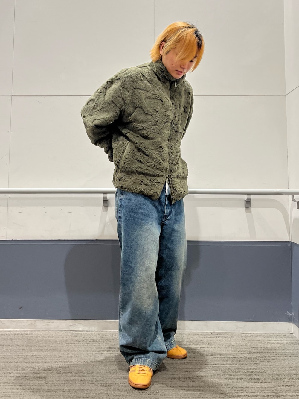「スニーカー、ジャケット、アウター、adidas、フリース、アディダス、adidas originals、タバコ、フルジップ、アディダスアドベンチャー」｜「adidasのアディダス アドベンチャー カモ フリース フルジップジャケット / アディダスオリジナルス adidas Originals（ブルゾン、グリーン系）」を使った、MS:(さん（メンズ・171cm）の秋コーディネートの3枚目の写真