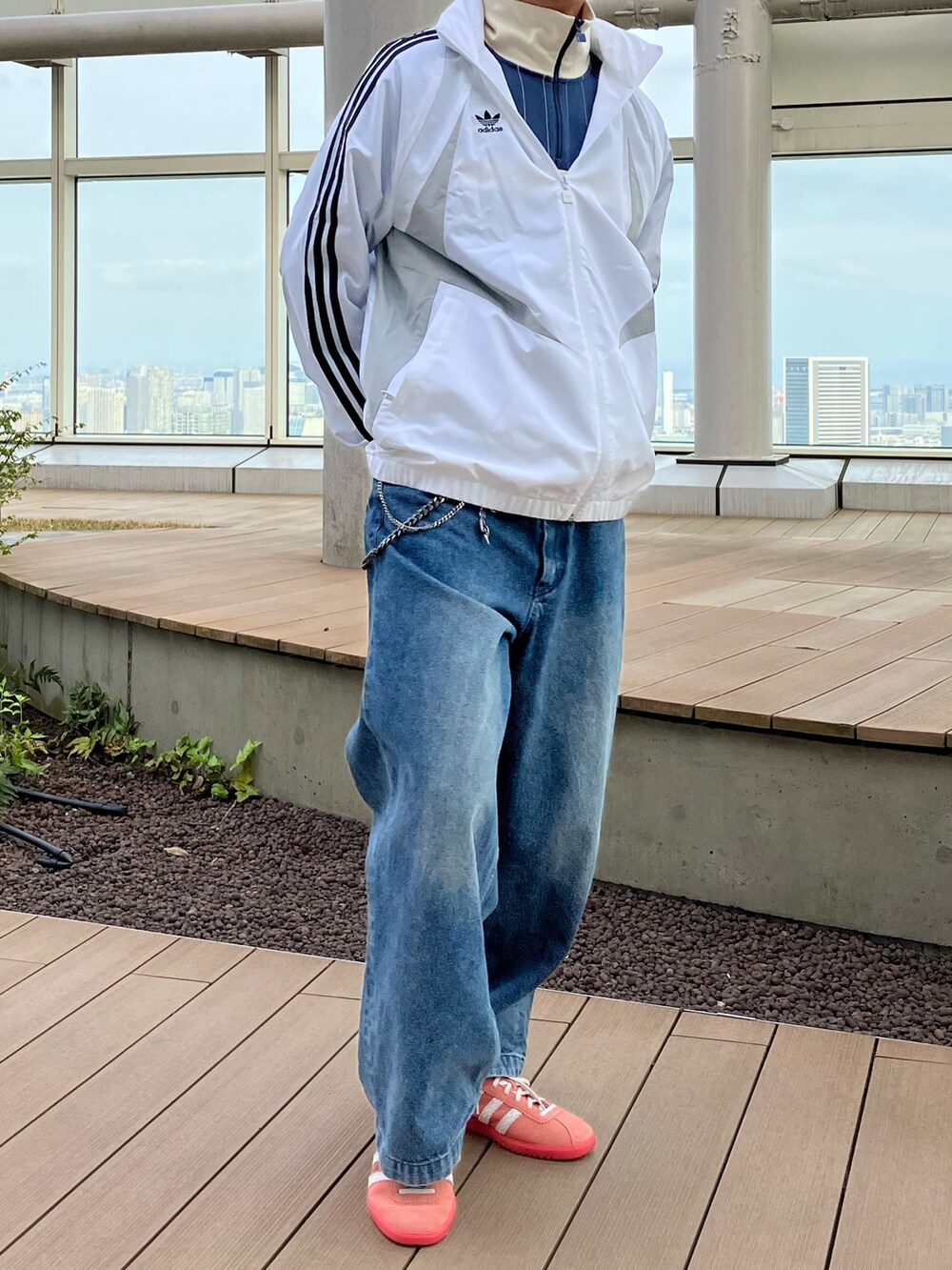 「スウェット、スニーカー、adidas、ジャージ、アディダス、adidas originals、バミューダ、トラックトップ、ハーフジップ、クライマクール」｜「adidasのクライマクール トラックトップ（ジャージ） / アディダスオリジナルス adidas Originals（パーカー、ホワイト系）」を使った、MS:(さん（メンズ・171cm）の春コーディネートの2枚目の写真