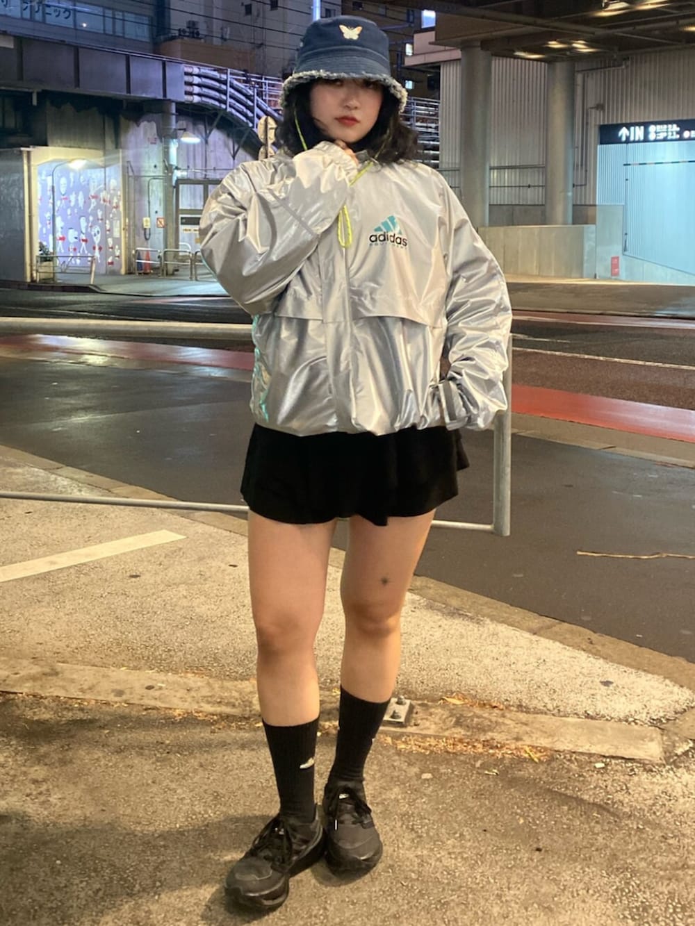 「adidas、EQUIPMENT、アディダス、アディダス(adidas)、アディダススニーカー」｜「adidasのサンバ クルーソックス 2足組 / アディダスオリジナルス adidas Originals（ソックス/靴下、ホワイト系）」を使った、hinaさん（レディース・156cm）の春コーディネートの2枚目の写真