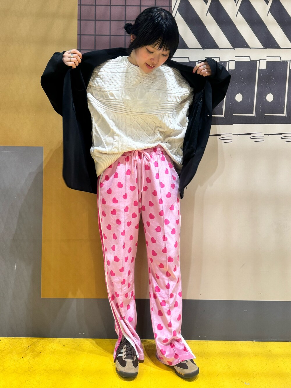 「スニーカー、ニット、セーター、adidas、アディダス、adidas originals、アディダスオリジナルス、70s、SL 72」｜「adidasのKNTD TRF SWTR / アディダスオリジナルス adidas Originals（ニット/セーター、ホワイト系）」を使った、hinaさん（レディース・156cm）の秋コーディネートの3枚目の写真