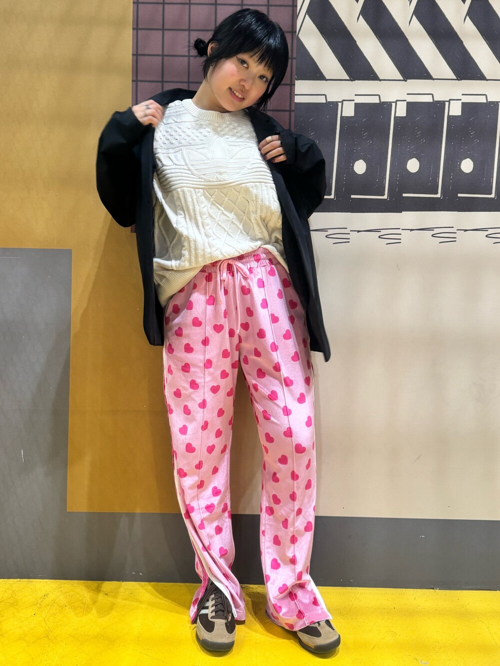 「スニーカー、ニット、セーター、adidas、アディダス、adidas originals、アディダスオリジナルス、70s、SL 72」｜「adidasのKNTD TRF SWTR / アディダスオリジナルス adidas Originals（ニット/セーター、ホワイト系）」を使った、hinaさん（レディース・156cm）の秋コーディネートの2枚目の写真