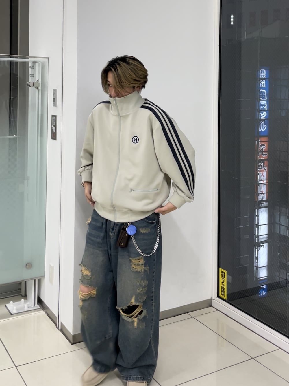 「WEARyouthコーデ、大人カジュアル、秋のコーデ、休日コーデ、きれいめカジュアル、お出かけコーデ、アウトドアスタイル、古着MIX、ストリート、インスタフォローしてね！、いいね、save、フォローお願いします🤑、clarks、9090、デニム、秋っぽコーデ更新中」｜「9090のアイテム（デニムパンツ、ブルー系）」を使った、fuuya15さん（メンズ・175cm）の秋コーディネートの2枚目の写真