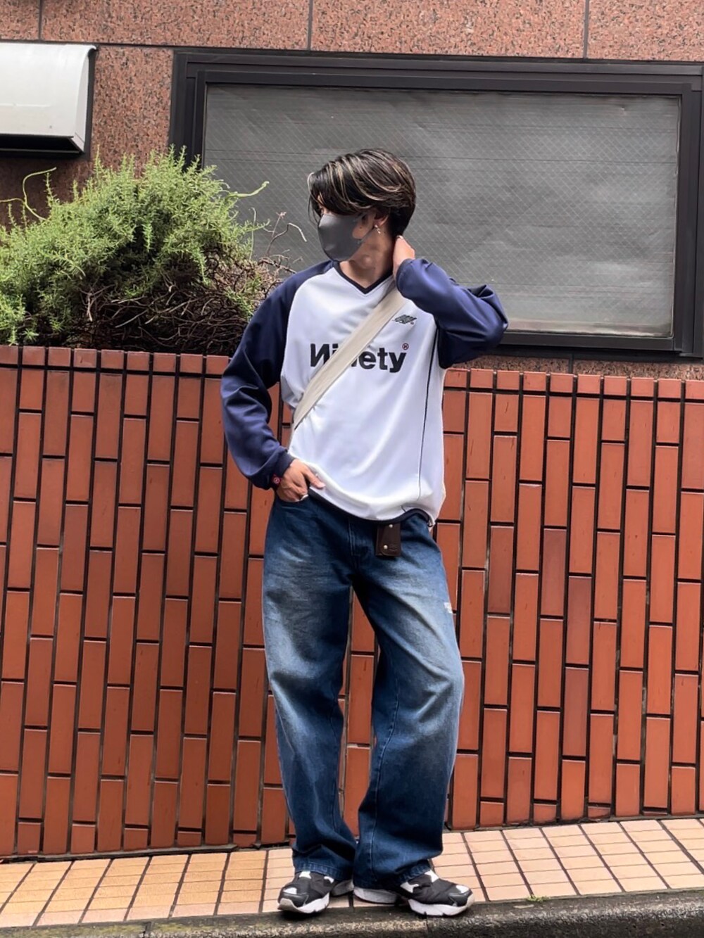 「夏コーデ、きれいめカジュアル、メンズファッション、ゆるコーデ、デニムパンツ、9090、younger song、リーボック(Reebok)、インスタフォローしてね！、いいね、save、フォローお願いします🤑、ロンT、スニーカー、古着、カジュアルコーデ、このスタイルがお気に入り」｜「9090のアイテム（ジャージ、ホワイト系）」を使った、fuuya15さん（メンズ・175cm）の夏コーディネートの4枚目の写真