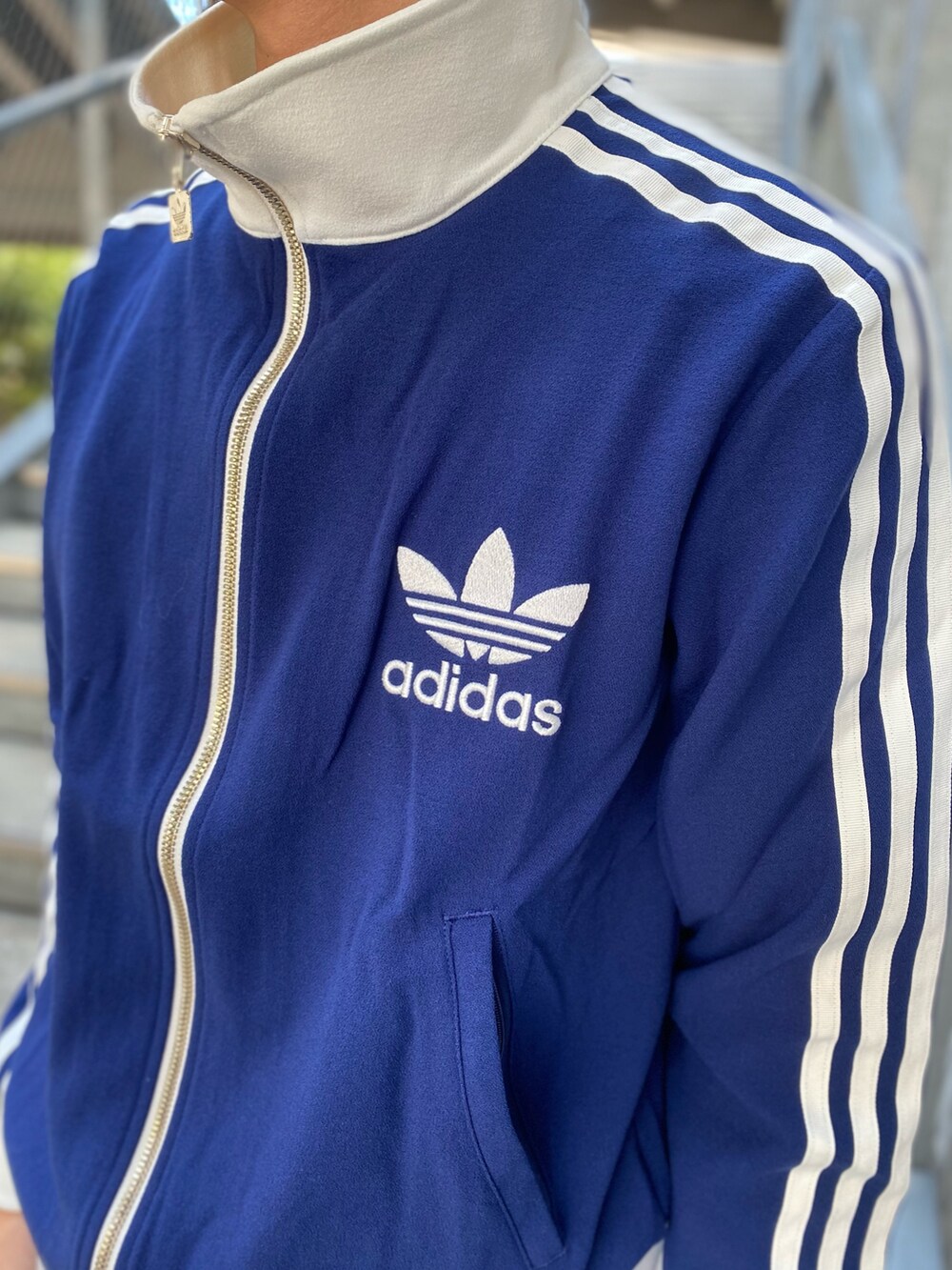 adidas プレミアム オリジナルス クレープ トラックトップ adidas（アディダス）の「プレミアム オリジナルス クレープ