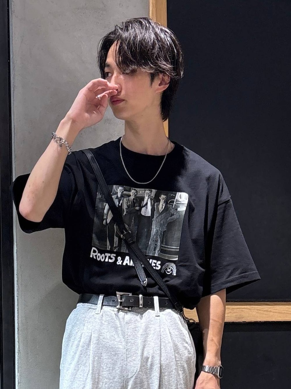 「女子ウケ、ベーシック/シンプル、夏コーデ、ラフ、Tシャツ、ネックレス、ブレスレット、ワイドパンツ、RAGEBLUE、シンプルコーデ、シンプル、ベルト、ショルダーバッグ、バッグ、スラックス」|「CASIOの【CASIO】A158WA-1JH【大型店・WEB限定】(アナログ腕時計、グレー系)」を使った、 koutaさん(メンズ・173cm)の夏コーディネートの2枚目の写真