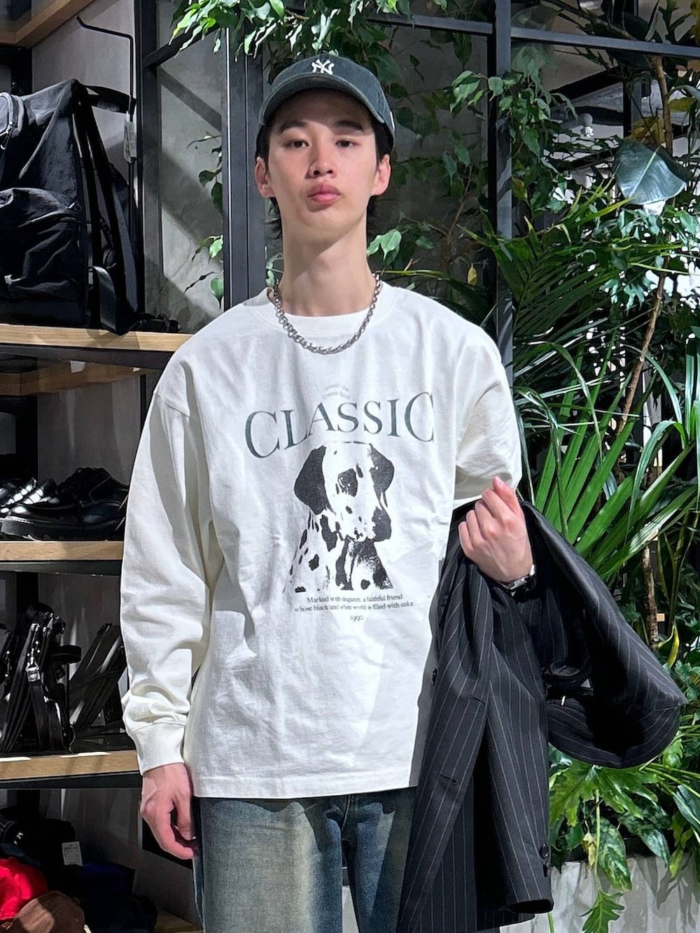 「ロンT、女子ウケ、ベーシック/シンプル、春コーデ、冬コーデ、ラフ、Tシャツ、ネックレス、ワイドパンツ、RAGEBLUE、きれいめカジュアル、シンプル、ジャケット、カジュアル、テーラードジャケット」｜「RAGEBLUEのステンレスデザインショートネックレス（ネックレス、その他）」を使った、 koutaさん（メンズ・173cm）の春コーディネートの6枚目の写真