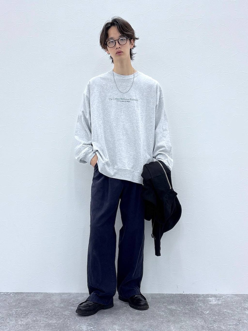 「女子ウケ、ベーシック/シンプル、秋コーデ、ラフ、Tシャツ、ネックレス、ブレスレット、ワイドパンツ、RAGEBLUE、シンプルコーデ、きれいめカジュアル、シンプル、ブルゾン、カジュアル、トラッド」｜「RAGEBLUEのデザインメタルリング（リング、シルバー系）」を使った、 koutaさん（メンズ・173cm）の夏コーディネートの6枚目の写真