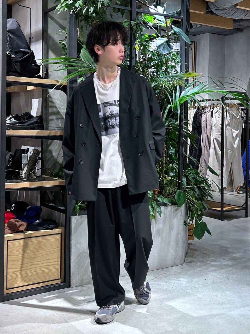 「ロンT、女子ウケ、ベーシック/シンプル、春コーデ、ラフ、Tシャツ、ネックレス、ワイドパンツ、RAGEBLUE、シンプルコーデ、きれいめカジュアル、シンプル、カジュアル、セットアップ、スラックス」｜「RAGEBLUEのステンレスデザインショートネックレス（ネックレス、その他）」を使った、 koutaさん（メンズ・173cm）の春コーディネートの6枚目の写真