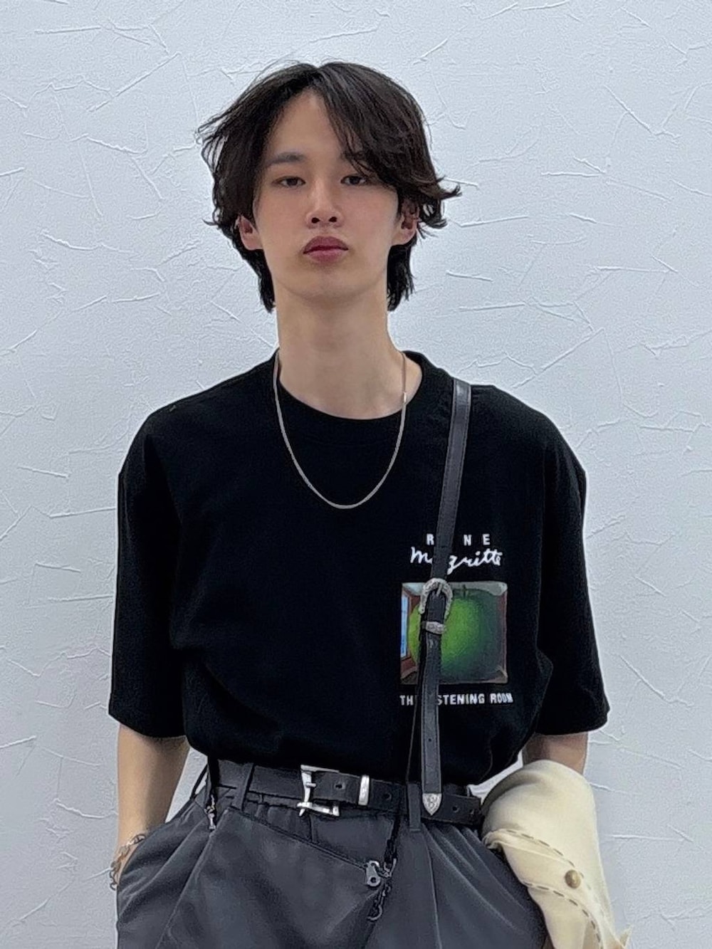 「ベーシック/シンプル、きれいめ、春コーデ、夏コーデ、ラフ、Tシャツ、ネックレス、ワイドパンツ、RAGEBLUE、シンプルコーデ、きれいめカジュアル、シンプル、ベルト、カーディガン、サンダル」｜「RAGEBLUEのアンティーク風/メタルバックルリアルレザーベルト（ベルト、ブラック系）」を使った、 koutaさん（メンズ・173cm）の夏コーディネートの7枚目の写真