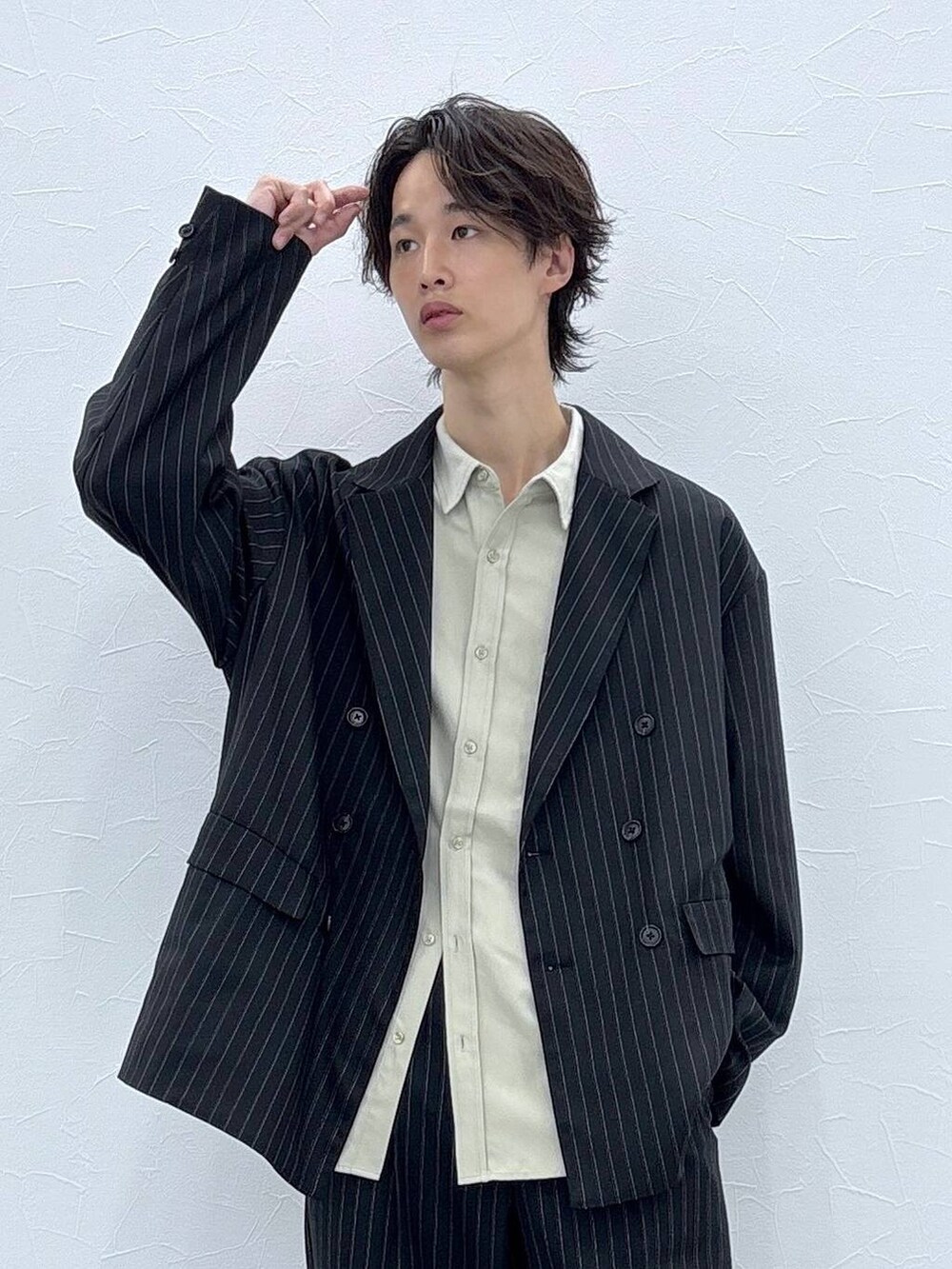 「リング、女子ウケ、ベーシック/シンプル、きれいめ、ラフ、ネックレス、ワイドパンツ、RAGEBLUE、シンプルコーデ、きれいめカジュアル、シンプル、秋コーデ、シャツ、セットアップ、テーラードジャケット」｜「RAGEBLUEのデザインメタルリング（リング、シルバー系）」を使った、 koutaさん（メンズ・173cm）の夏コーディネートの2枚目の写真