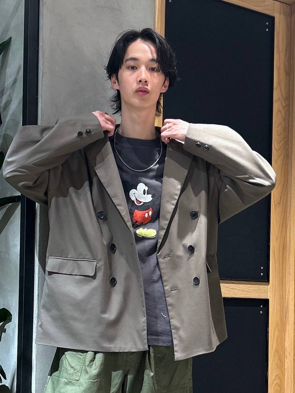 「女子ウケ、ベーシック/シンプル、春コーデ、夏コーデ、ラフ、Tシャツ、ネックレス、ワイドパンツ、RAGEBLUE、シンプルコーデ、シンプル、カジュアル、ミリタリー、テーラードジャケット、スニーカー」｜「NEW BALANCEの【New Blance】CM996 GR2/スニーカー（スニーカー、グレー系）」を使った、 koutaさん（メンズ・173cm）の春コーディネートの2枚目の写真