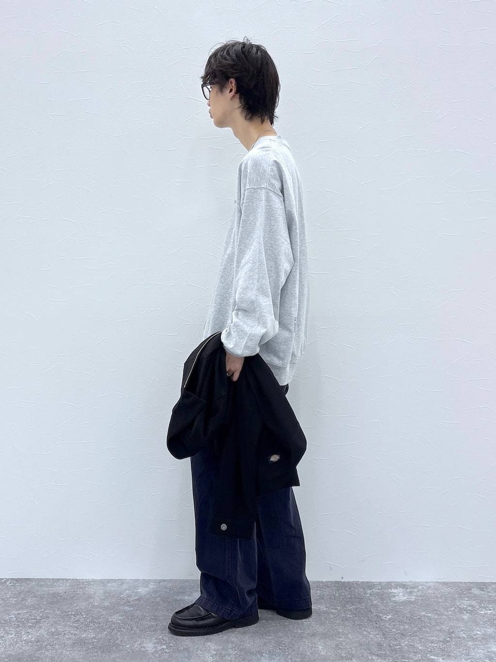 「女子ウケ、ベーシック/シンプル、秋コーデ、ラフ、Tシャツ、ネックレス、ブレスレット、ワイドパンツ、RAGEBLUE、シンプルコーデ、きれいめカジュアル、シンプル、ブルゾン、カジュアル、トラッド」｜「RAGEBLUEのデザインメタルリング（リング、シルバー系）」を使った、 koutaさん（メンズ・173cm）の夏コーディネートの8枚目の写真
