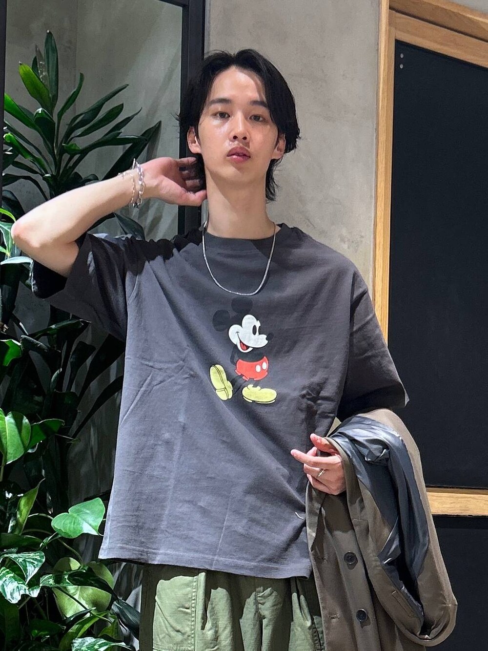 「女子ウケ、ベーシック/シンプル、春コーデ、夏コーデ、ラフ、Tシャツ、ネックレス、ワイドパンツ、RAGEBLUE、シンプルコーデ、シンプル、カジュアル、ミリタリー、テーラードジャケット、スニーカー」｜「NEW BALANCEの【New Blance】CM996 GR2/スニーカー（スニーカー、グレー系）」を使った、 koutaさん（メンズ・173cm）の春コーディネートの6枚目の写真