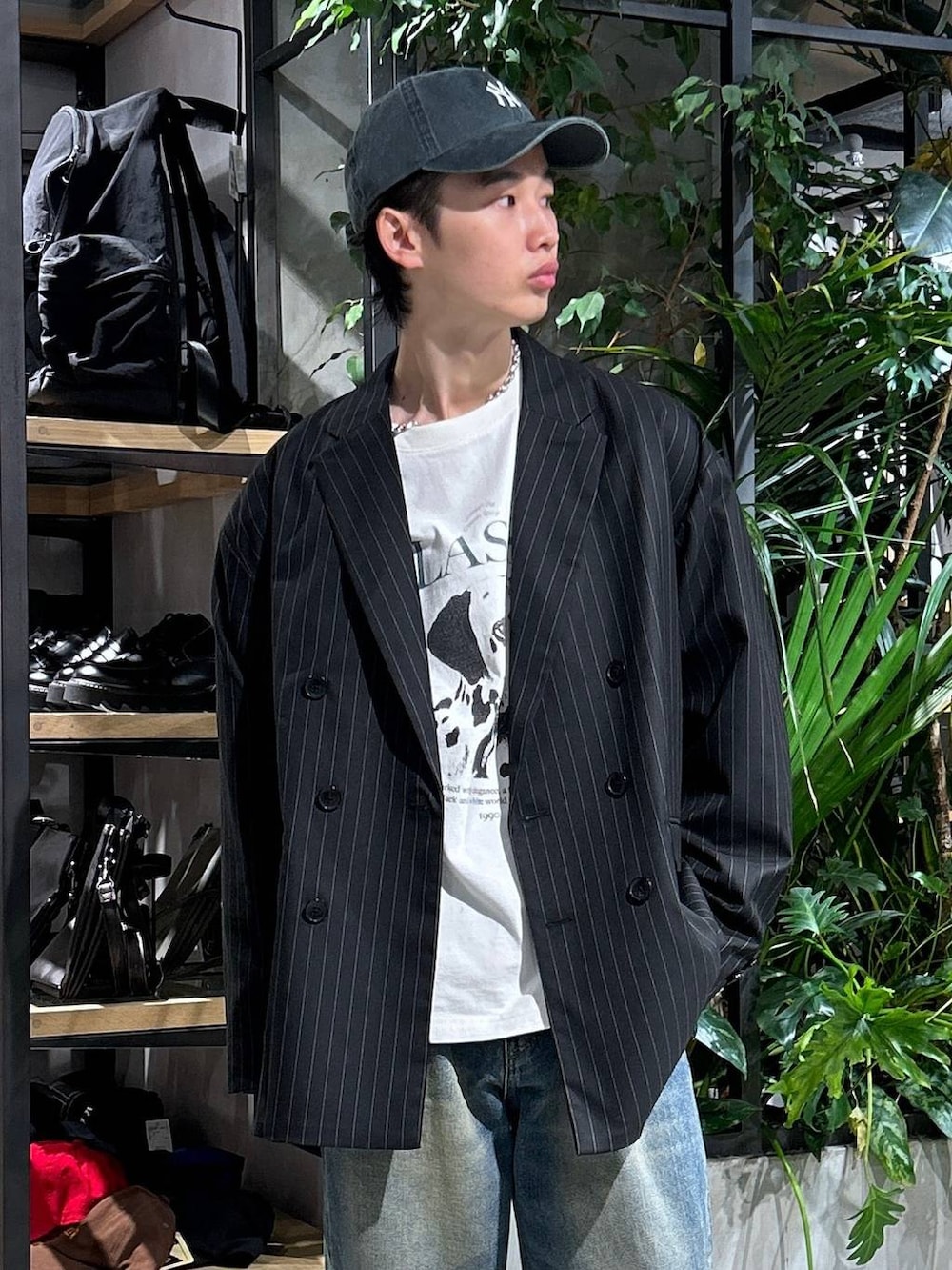 「ロンT、女子ウケ、ベーシック/シンプル、春コーデ、冬コーデ、ラフ、Tシャツ、ネックレス、ワイドパンツ、RAGEBLUE、きれいめカジュアル、シンプル、ジャケット、カジュアル、テーラードジャケット」｜「RAGEBLUEのステンレスデザインショートネックレス（ネックレス、その他）」を使った、 koutaさん（メンズ・173cm）の春コーディネートの2枚目の写真