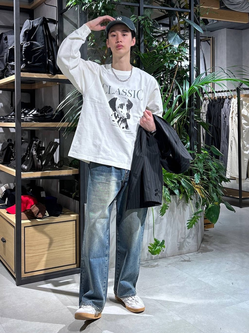 「ロンT、女子ウケ、ベーシック/シンプル、春コーデ、冬コーデ、ラフ、Tシャツ、ネックレス、ワイドパンツ、RAGEBLUE、きれいめカジュアル、シンプル、ジャケット、カジュアル、テーラードジャケット」｜「RAGEBLUEのステンレスデザインショートネックレス（ネックレス、その他）」を使った、 koutaさん（メンズ・173cm）の春コーディネートの5枚目の写真