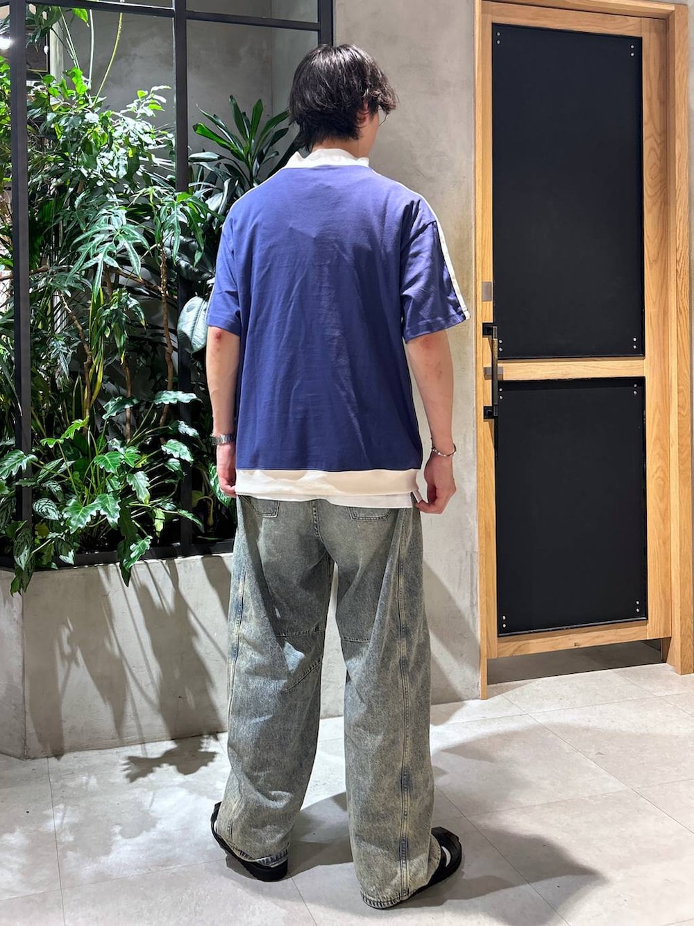 「ラフ、モテ、女子ウケ、ベーシック/シンプル、デート/ロマンティック、春コーデ、夏コーデ、Tシャツ、ワイドパンツ、RAGEBLUE、カジュアル、デニムパンツ、タンクトップ、サンダル」｜「Healthknitの【Healthknit/ヘルスニット】3P/シンカー2ラインソックス（ソックス/靴下、ホワイト系）」を使った、 koutaさん（メンズ・173cm）の夏コーディネートの4枚目の写真