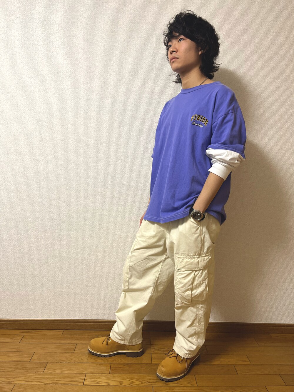 「ストリートコーデ、ブーツ、カーゴパンツ、VISON STREET WEAR、ミリタリー」｜「ALPHAのALPHA INDUSTRIES/アルファインダストリーズ EASY CARGO PANTS/ワイドテーパード イージーカーゴパンツ/ワークパンツ（カーゴパンツ、ホワイト系）」を使った、to-yuさん（メンズ・162cm）の秋コーディネートの4枚目の写真
