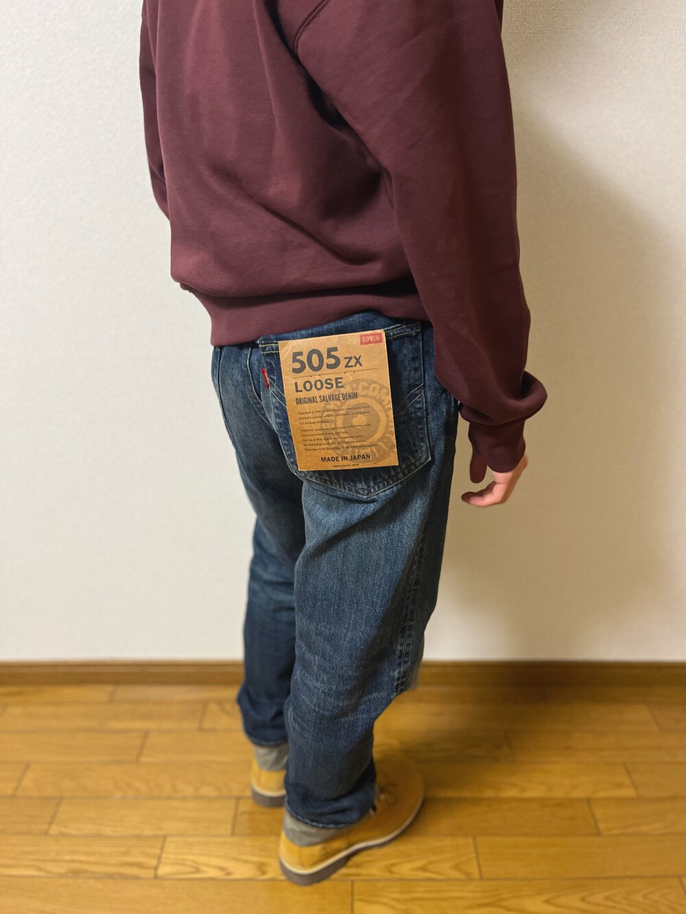 「EDWIN、Timberland、アメカジ、スウェット、Levi's、EDWIN505」｜「Levi'sの【Levi's】ＧＲＡＰＨＩＣクルーネックスウェット（スウェット、ブラウン系）」を使った、to-yuさん（メンズ・162cm）の秋コーディネートの4枚目の写真