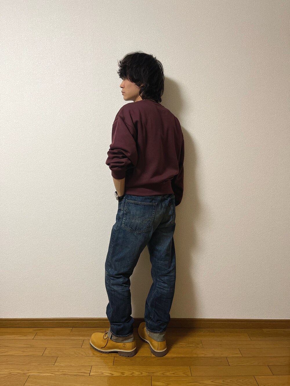 「EDWIN、Timberland、アメカジ、スウェット、Levi's、EDWIN505」｜「Levi'sの【Levi's】ＧＲＡＰＨＩＣクルーネックスウェット（スウェット、ブラウン系）」を使った、to-yuさん（メンズ・162cm）の秋コーディネートの2枚目の写真
