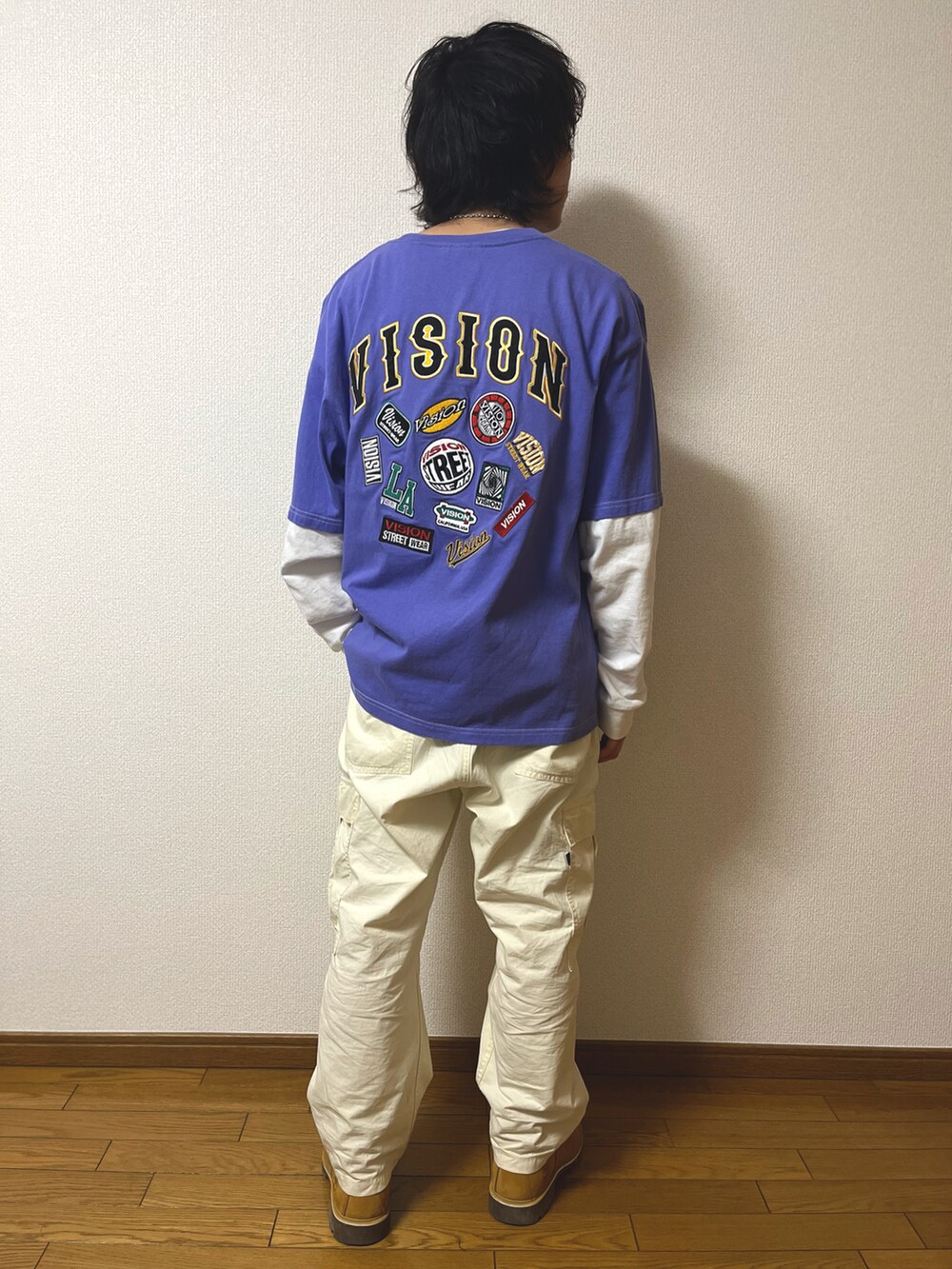 「ストリートコーデ、ブーツ、カーゴパンツ、VISON STREET WEAR、ミリタリー」｜「ALPHAのALPHA INDUSTRIES/アルファインダストリーズ EASY CARGO PANTS/ワイドテーパード イージーカーゴパンツ/ワークパンツ（カーゴパンツ、ホワイト系）」を使った、to-yuさん（メンズ・162cm）の秋コーディネートの3枚目の写真
