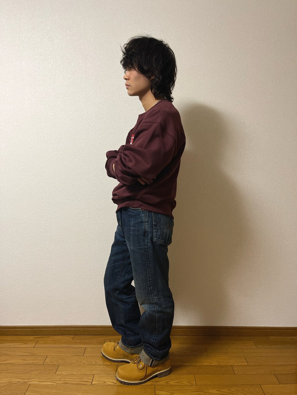 「EDWIN、Timberland、アメカジ、スウェット、Levi's、EDWIN505」｜「Levi'sの【Levi's】ＧＲＡＰＨＩＣクルーネックスウェット（スウェット、ブラウン系）」を使った、to-yuさん（メンズ・162cm）の秋コーディネートの3枚目の写真