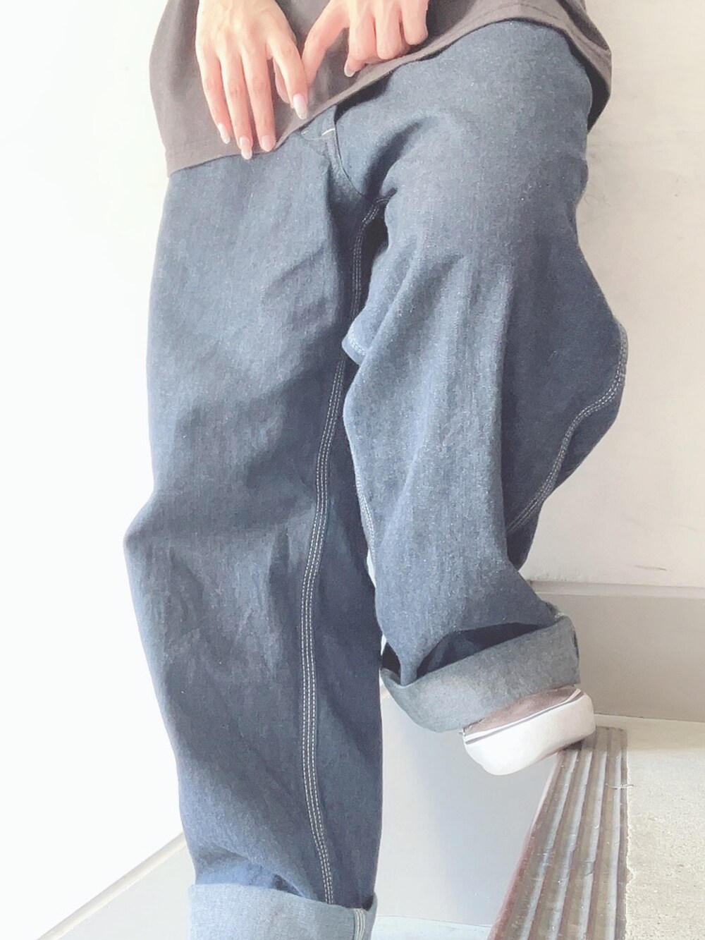 「秋服まるっと大公開、着回しコーデ、デニム、低身長女子、スニーカーコーデ、オーバーサイズ、LEE、ワイドパンツ、Tシャツ×デニム」｜「Leeのアイテム（デニムパンツ、ブルー系）」を使った、りあさん（レディース・153cm）の秋コーディネートの3枚目の写真