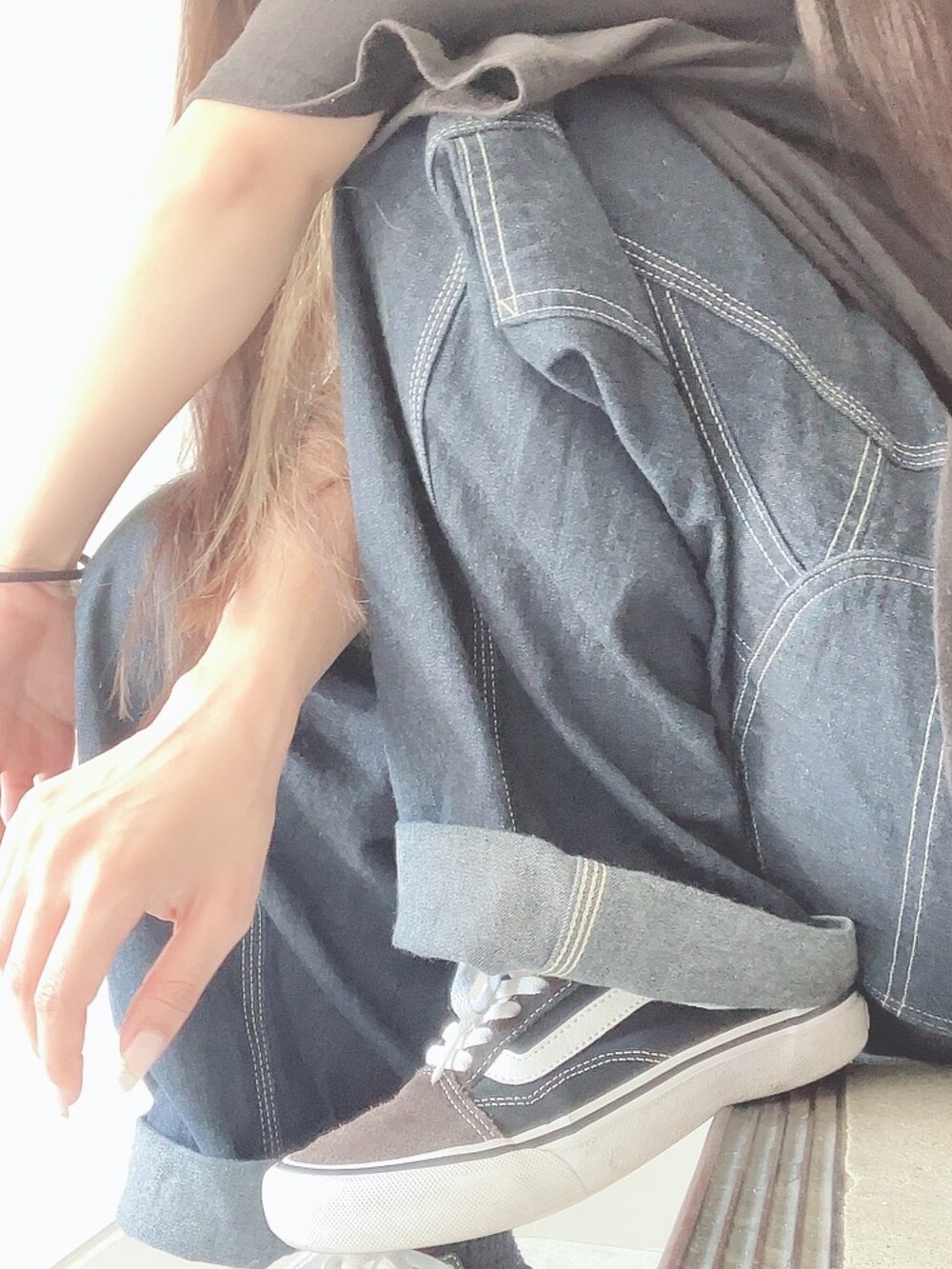 「秋服まるっと大公開、着回しコーデ、デニム、低身長女子、スニーカーコーデ、オーバーサイズ、LEE、ワイドパンツ、Tシャツ×デニム」｜「Leeのアイテム（デニムパンツ、ブルー系）」を使った、りあさん（レディース・153cm）の秋コーディネートの2枚目の写真
